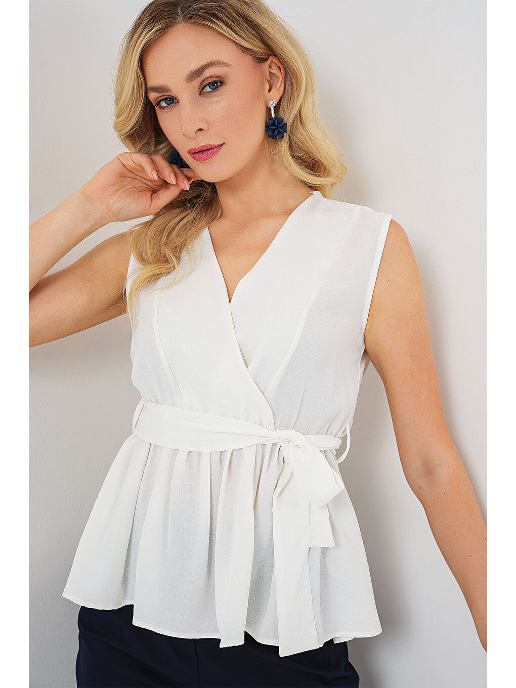 Kadın Kruvaze Yaka Kolsuz Bluz 966 - Beyaz-3