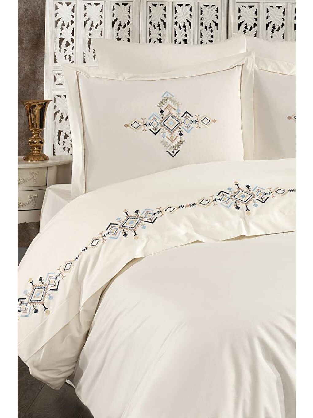 Ekru Alya Nakışlı Çift Kişilik Nevresim Takımı Krem - Lacivert-1