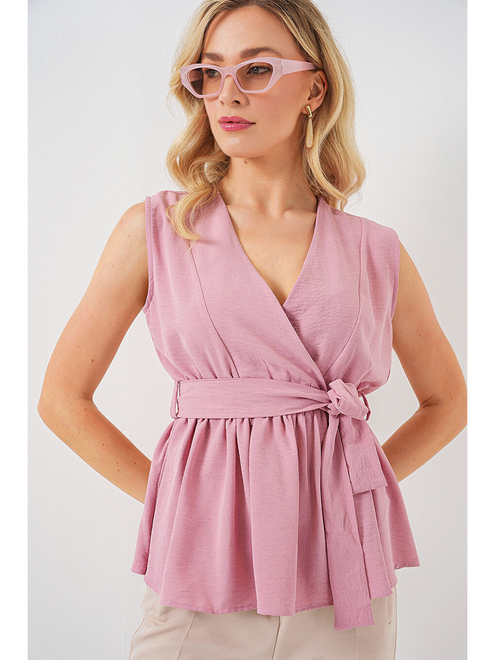 Pembe Kadın Kruvaze Yaka Kolsuz Bluz 966 - Pudra-3