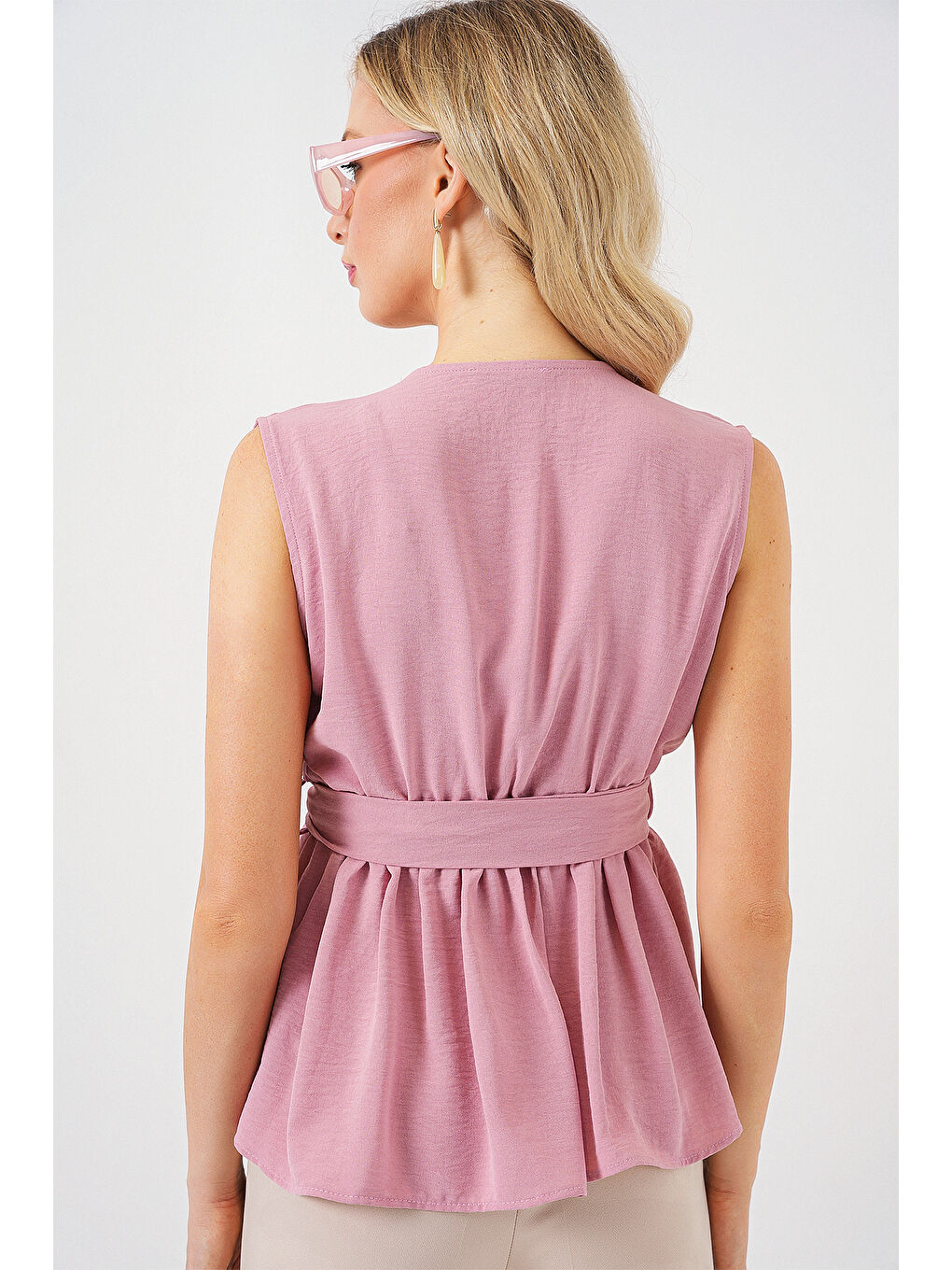 Pembe Kadın Kruvaze Yaka Kolsuz Bluz 966 - Pudra-5