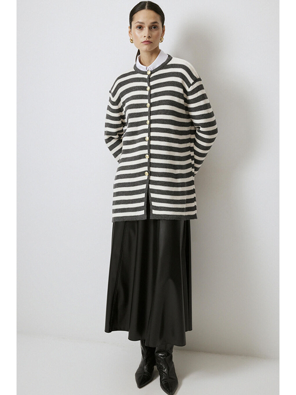 Antrasit Gold Düğmeli Çizgili Uzun Hırka-1