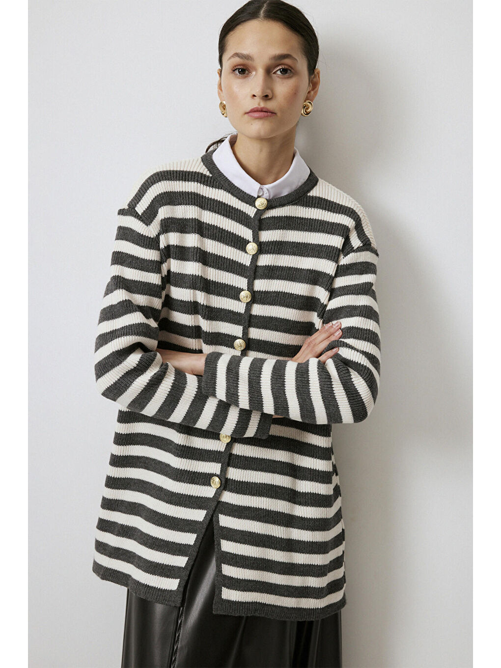 Antrasit Gold Düğmeli Çizgili Uzun Hırka-2