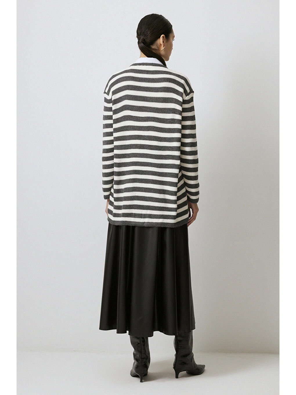 Antrasit Gold Düğmeli Çizgili Uzun Hırka-3