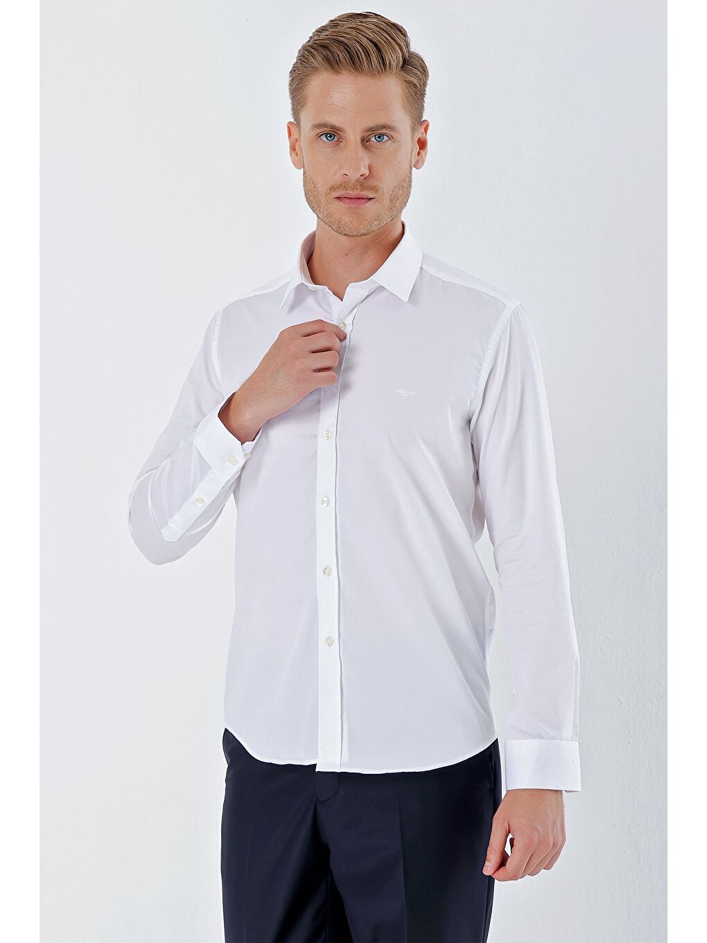 Beyaz Uzun Kollu Sert Yaka Cepsiz %100 Pamuk Klasik Slim Fit Dar Kesim Gömlek 1004230324-2