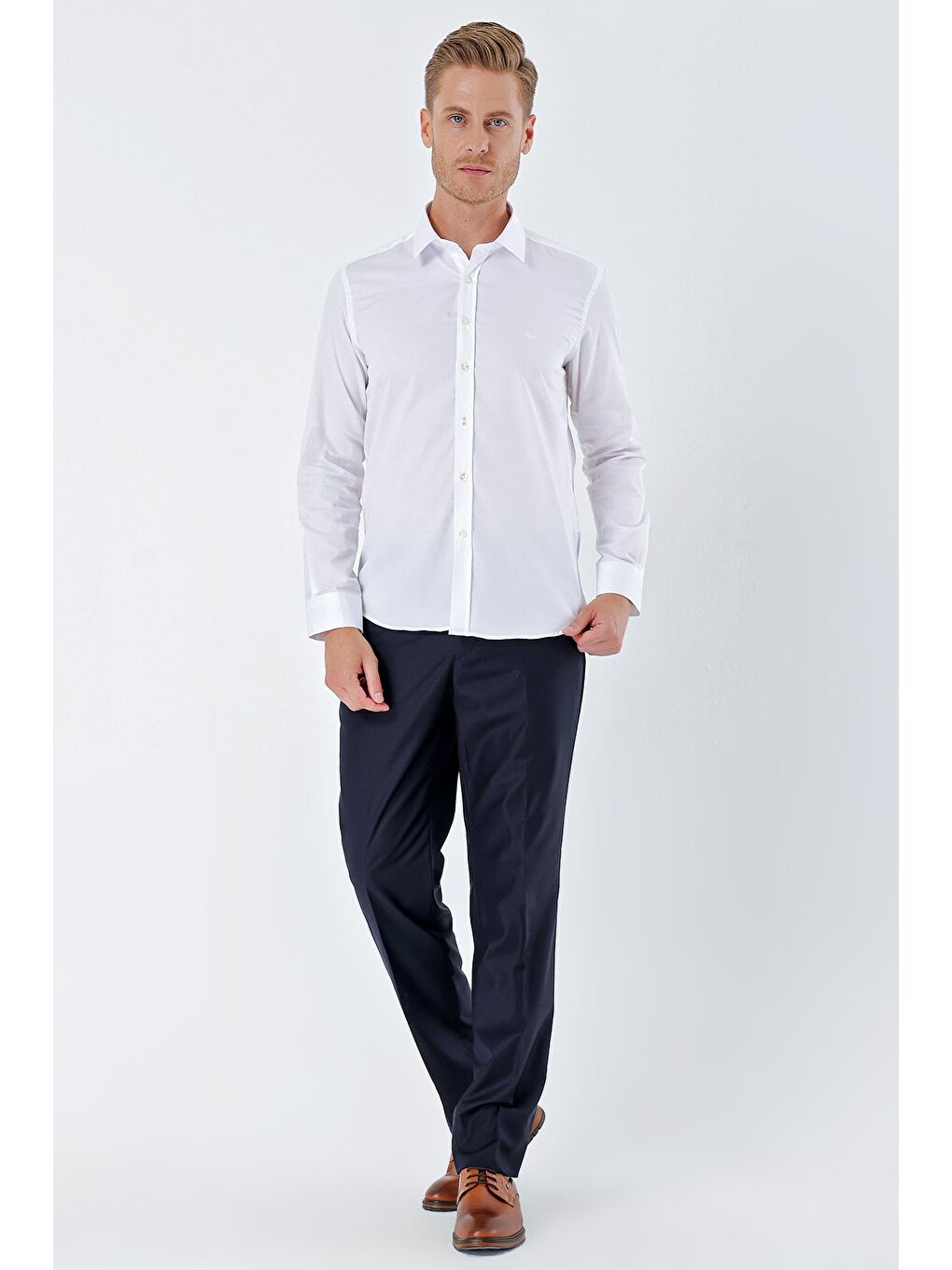 Beyaz Uzun Kollu Sert Yaka Cepsiz %100 Pamuk Klasik Slim Fit Dar Kesim Gömlek 1004230324-3