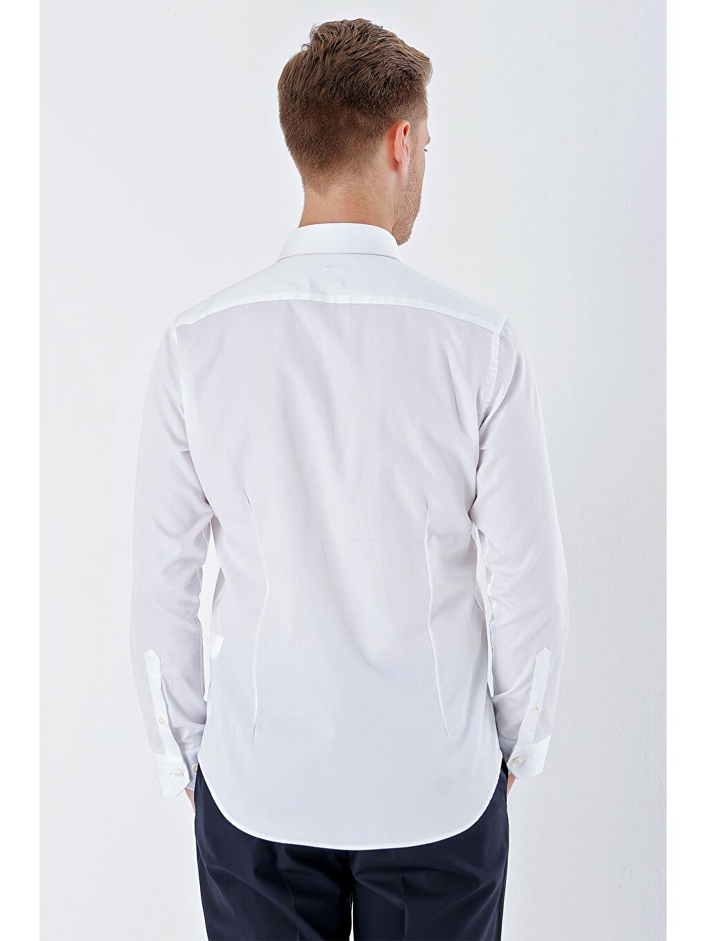 Beyaz Uzun Kollu Sert Yaka Cepsiz %100 Pamuk Klasik Slim Fit Dar Kesim Gömlek 1004230324-5