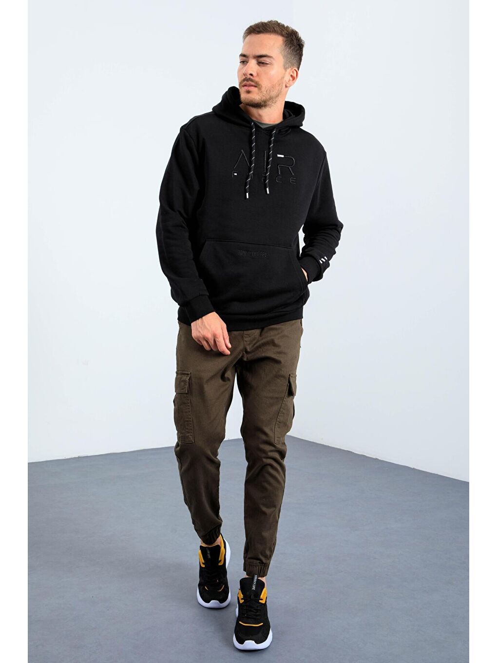 Siyah Yazı Nakışlı Standart Kalıp Kapüşonlu Erkek Sweatshirt - 87838-1