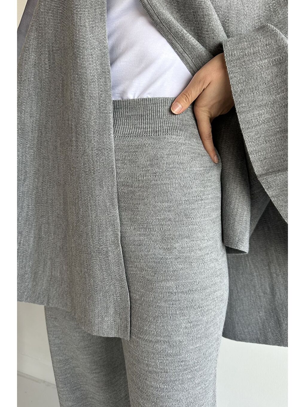 Gri Gülseli Kadın Gold Düğmeli Kemer Detaylı Triko Panço Pantolon Tesettür İkili Takım-6