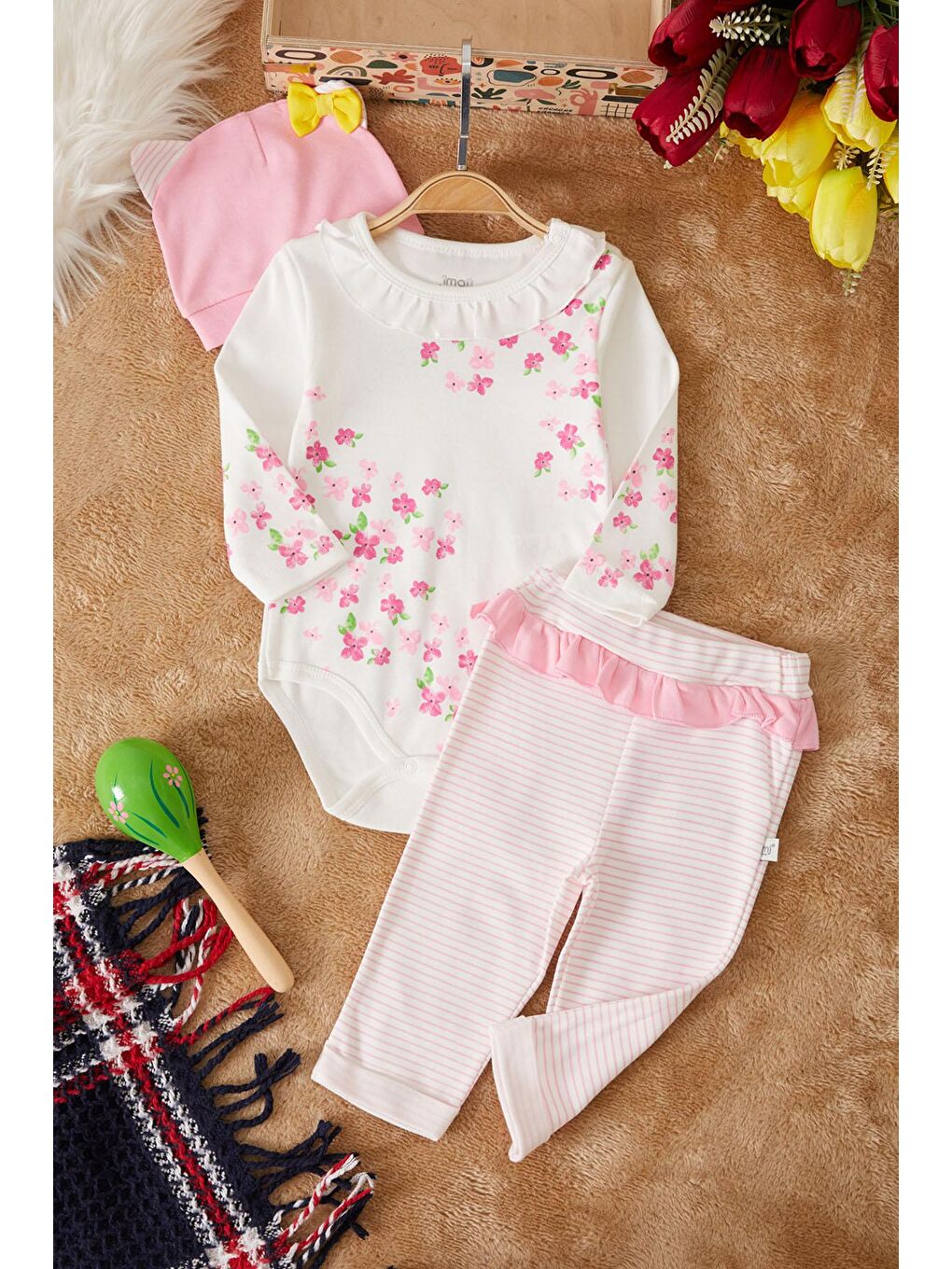 Beyaz Çiçek Baskılı Çıtçıtlı Badili Şapkalı Kız Bebek 3lü Takım 17455