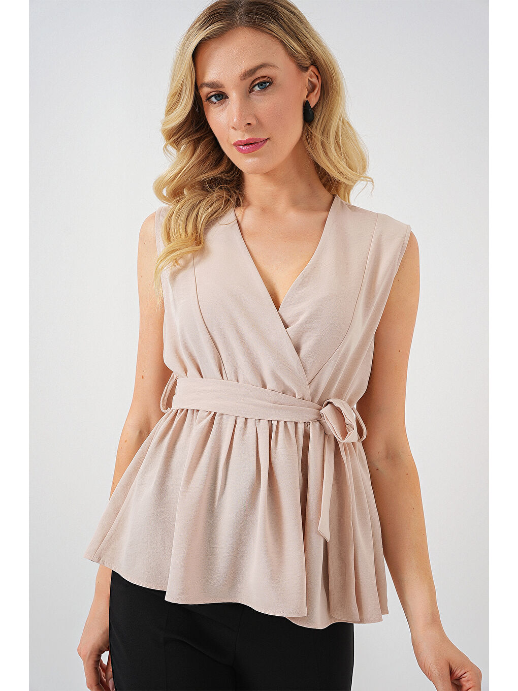 Ekru Kadın Kruvaze Yaka Kolsuz Bluz 966 - Krem