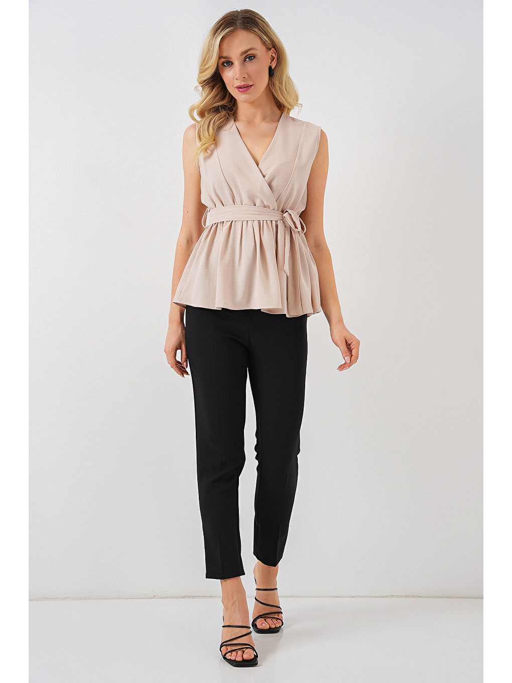 Ekru Kadın Kruvaze Yaka Kolsuz Bluz 966 - Krem-1