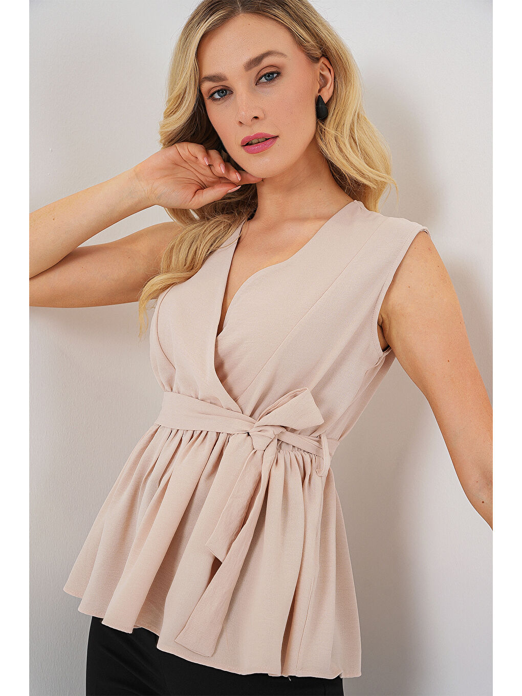 Ekru Kadın Kruvaze Yaka Kolsuz Bluz 966 - Krem-2