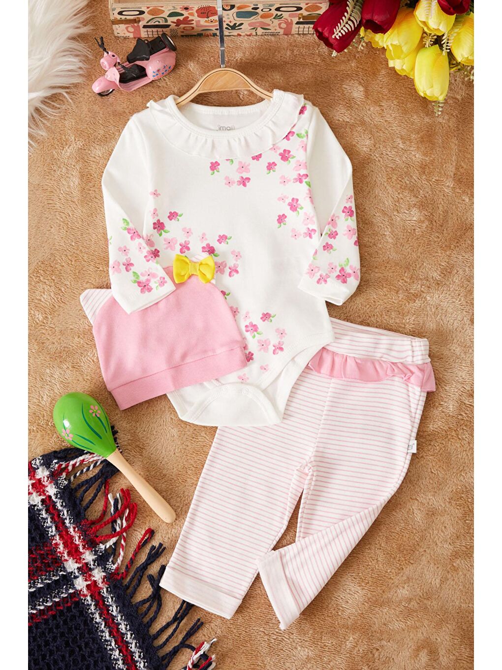 Beyaz Çiçek Baskılı Çıtçıtlı Badili Şapkalı Kız Bebek 3lü Takım 17455-1