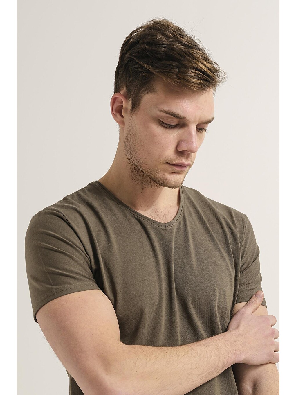 Haki V Yaka Slim Fit Basic Erkek Tişört-1