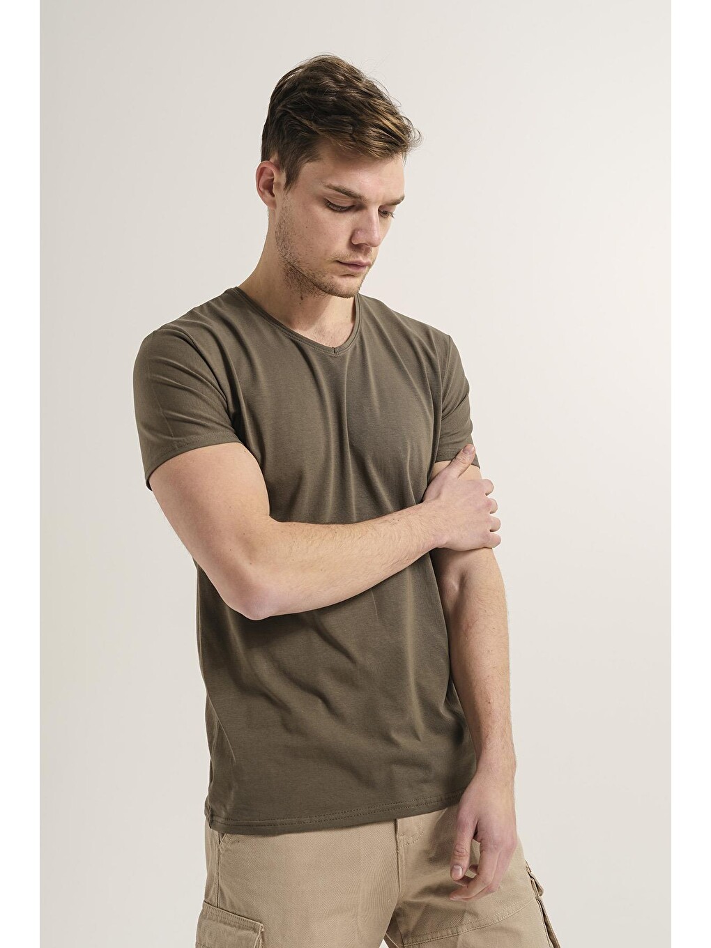 Haki V Yaka Slim Fit Basic Erkek Tişört-2