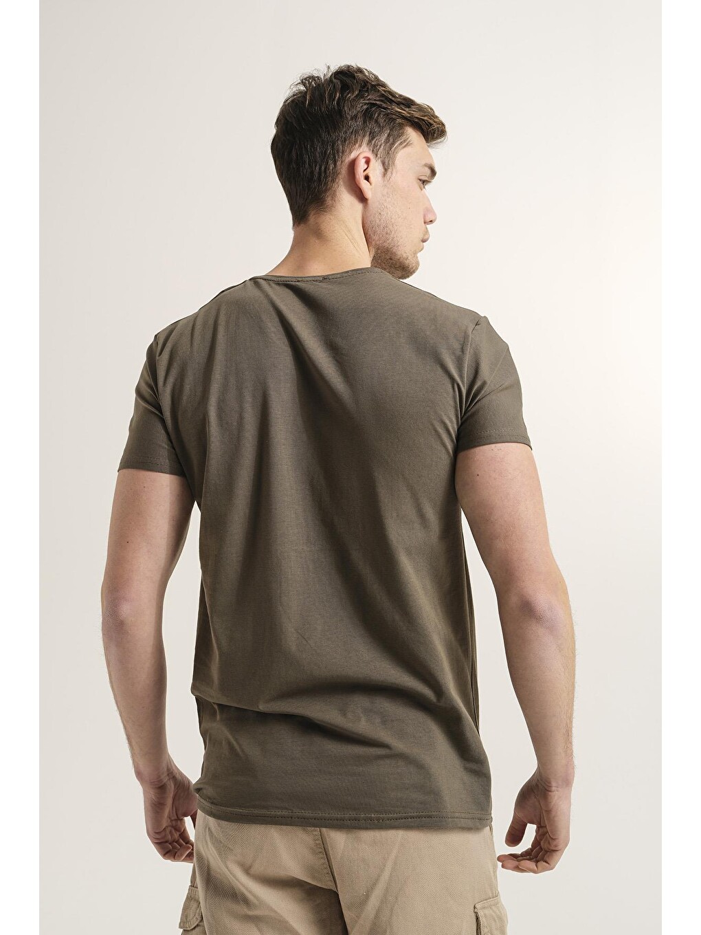 Haki V Yaka Slim Fit Basic Erkek Tişört-3