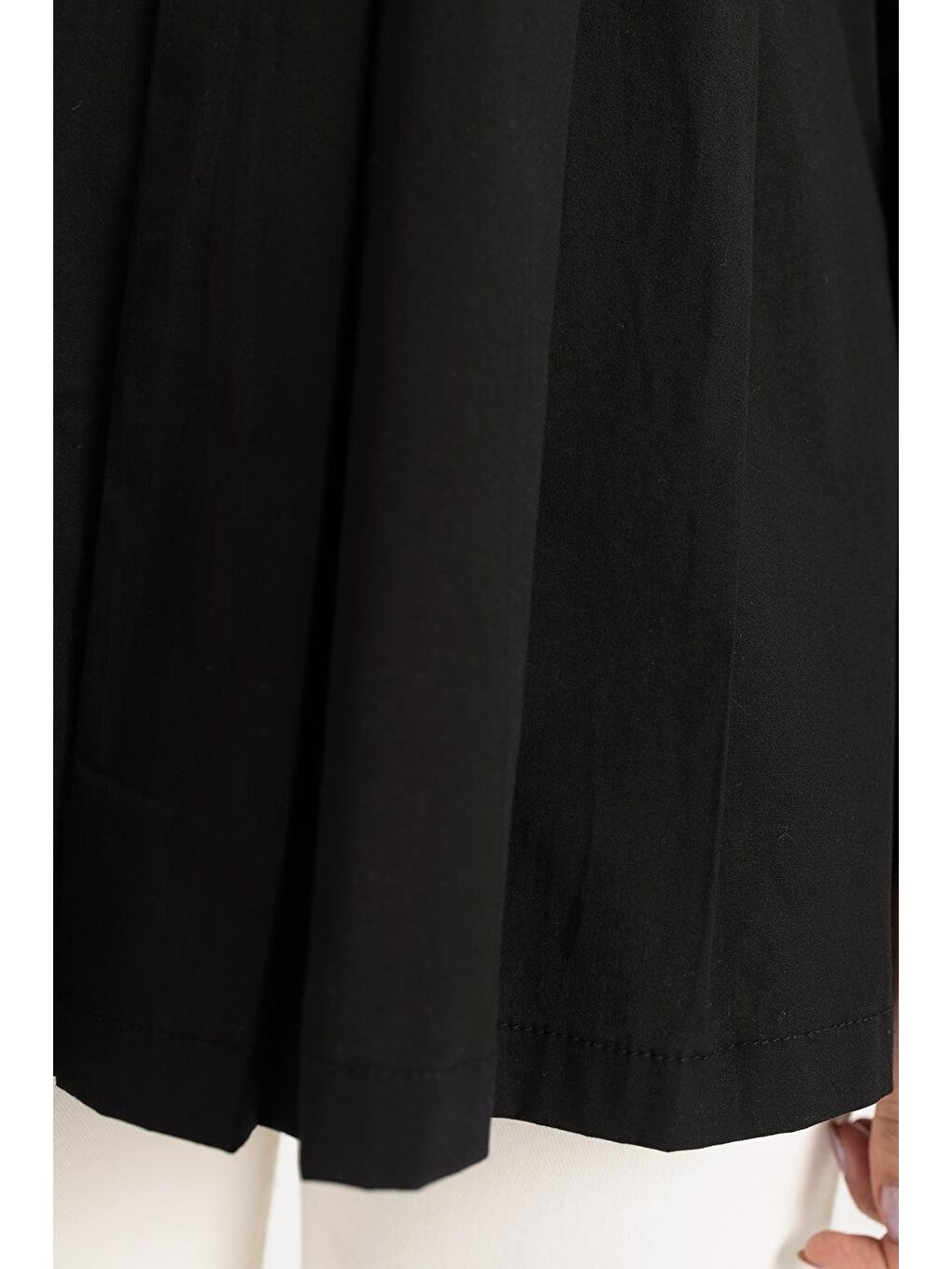 Siyah-Pileli Gizli Fermuarlı Elastanlı Bluz-4