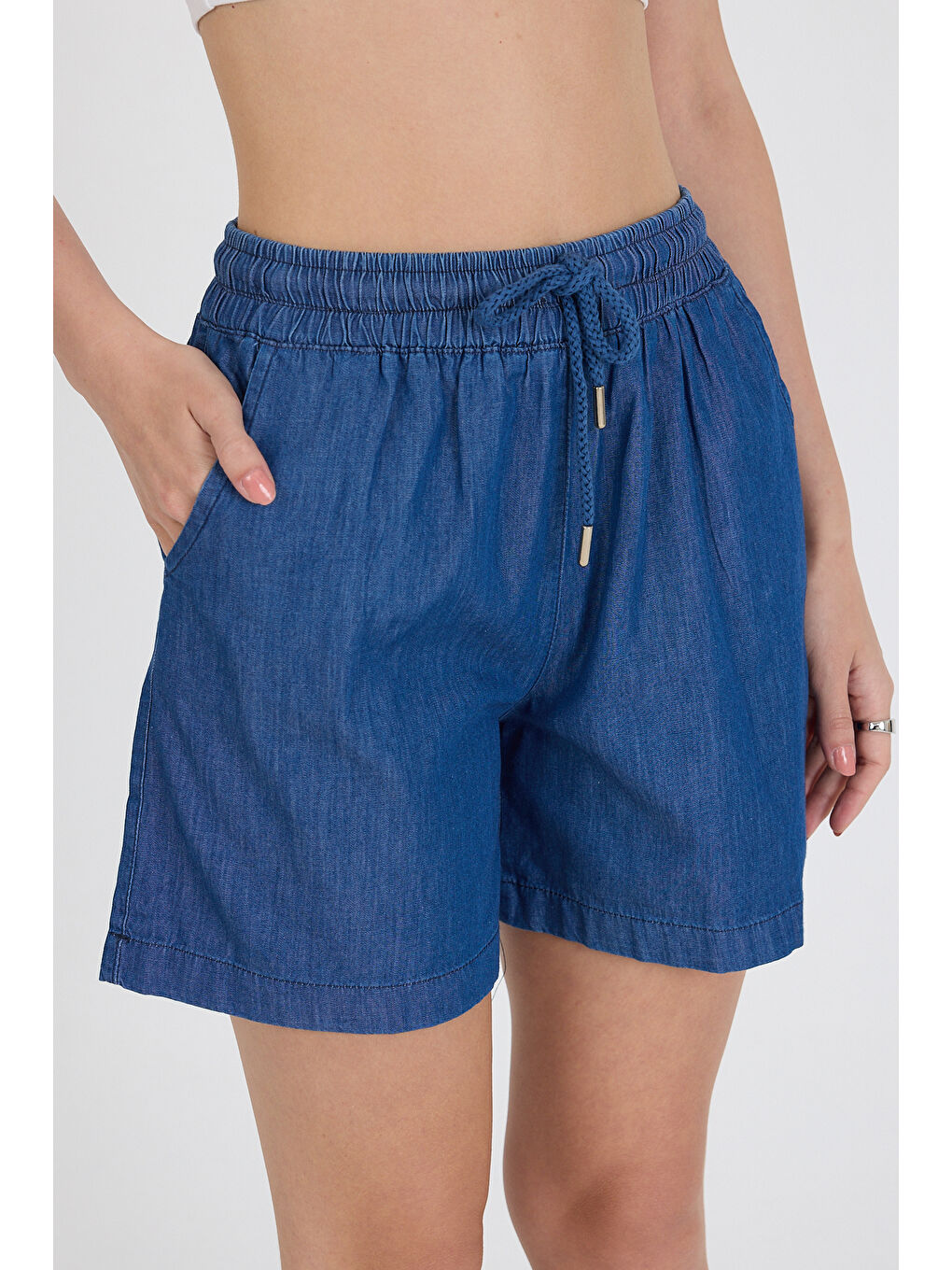 Mavi Cepli Yazlık Jean Kadın Şort 1461-1