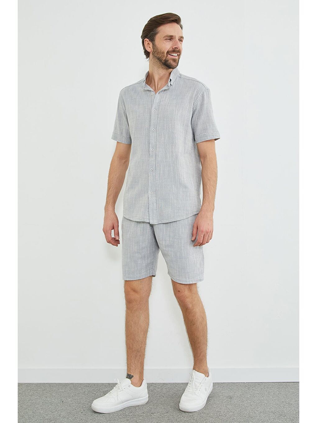 Gri Beli Lastikli Keten Görünümlü Cepli Şort-2