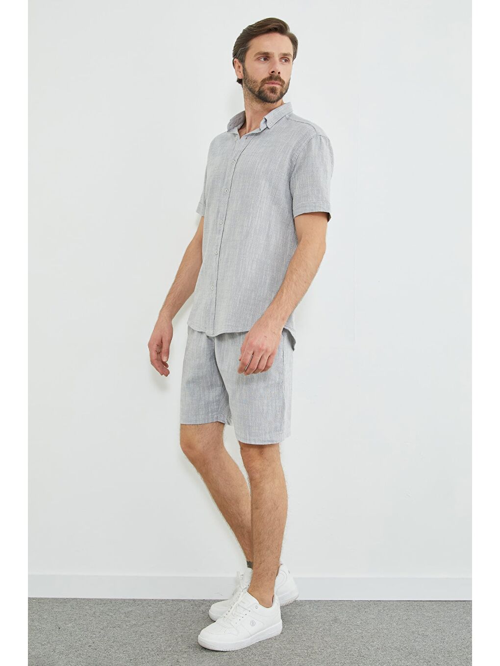 Gri Beli Lastikli Keten Görünümlü Cepli Şort-3