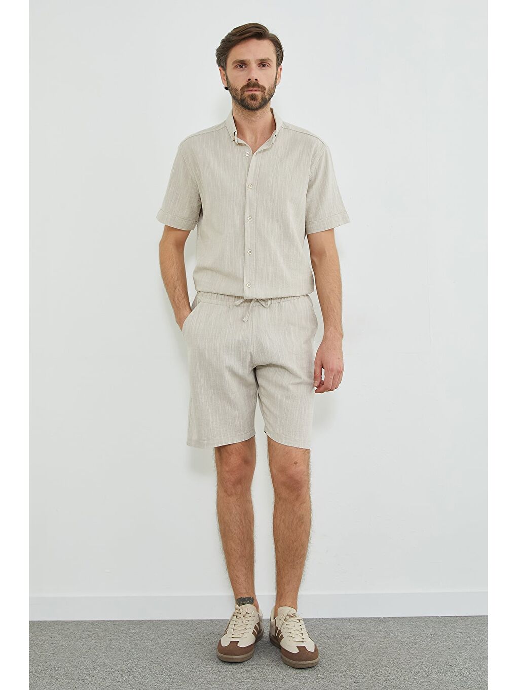 Bej Beli Lastikli Keten Görünümlü Cepli Şort-1