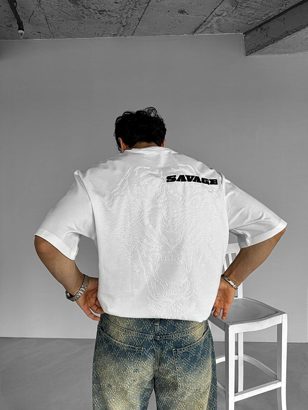 Beyaz Oversize 'Savage' İşlemeli Ve Baskılı Erkek %100 Pamuk Tişört-1