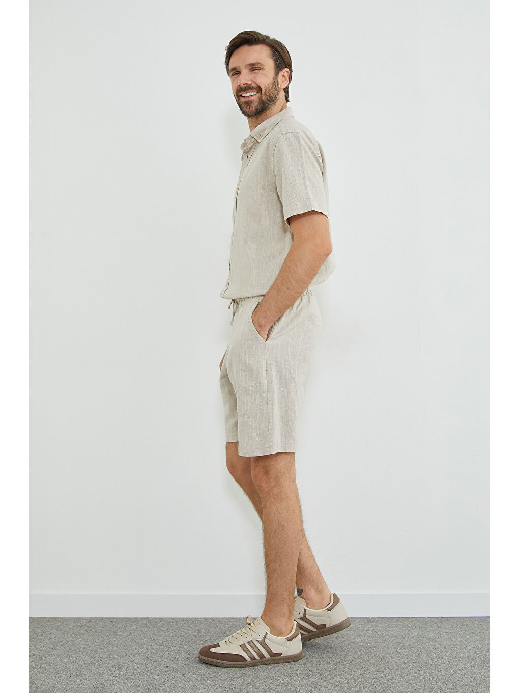 Bej Beli Lastikli Keten Görünümlü Cepli Şort-3