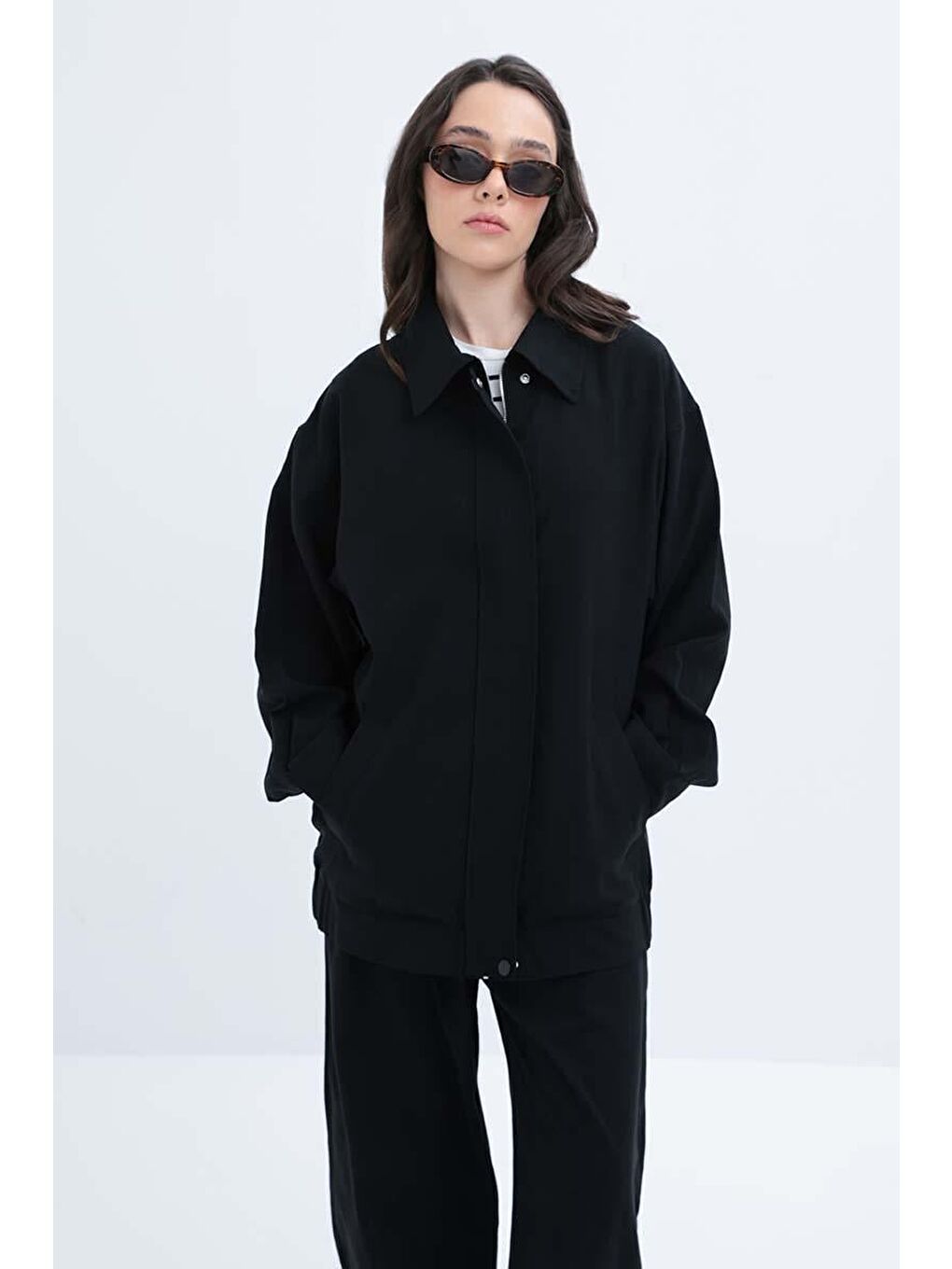 Siyah-Etek Ucu Lastikli Fermuarlı Ceket