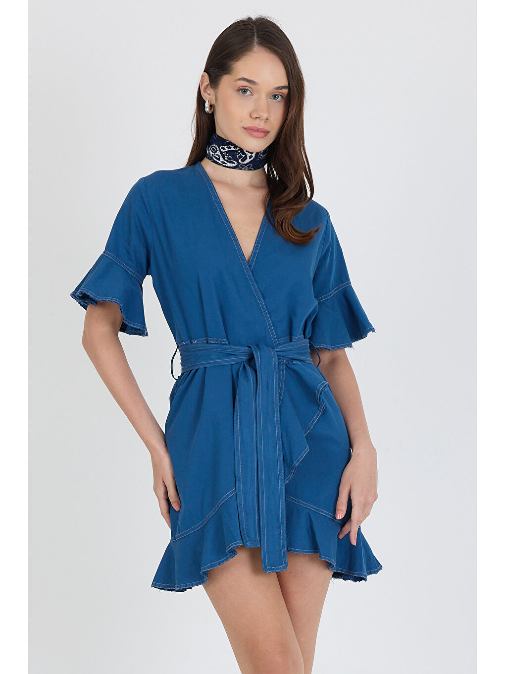 İndigo Kadın Kruvaze Önden Bağlamalı Kemerli Jean Görünümlü Elbise 1448-1