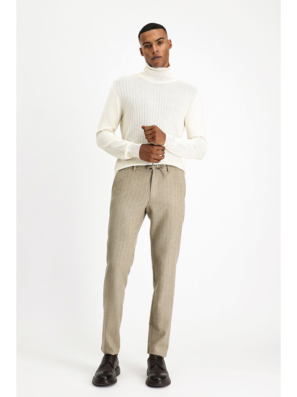 Bej Slim Fit Dar Kesim Yünlü Beli Lastikli İpli Çizgili Klasik Kumaş Pantolon
