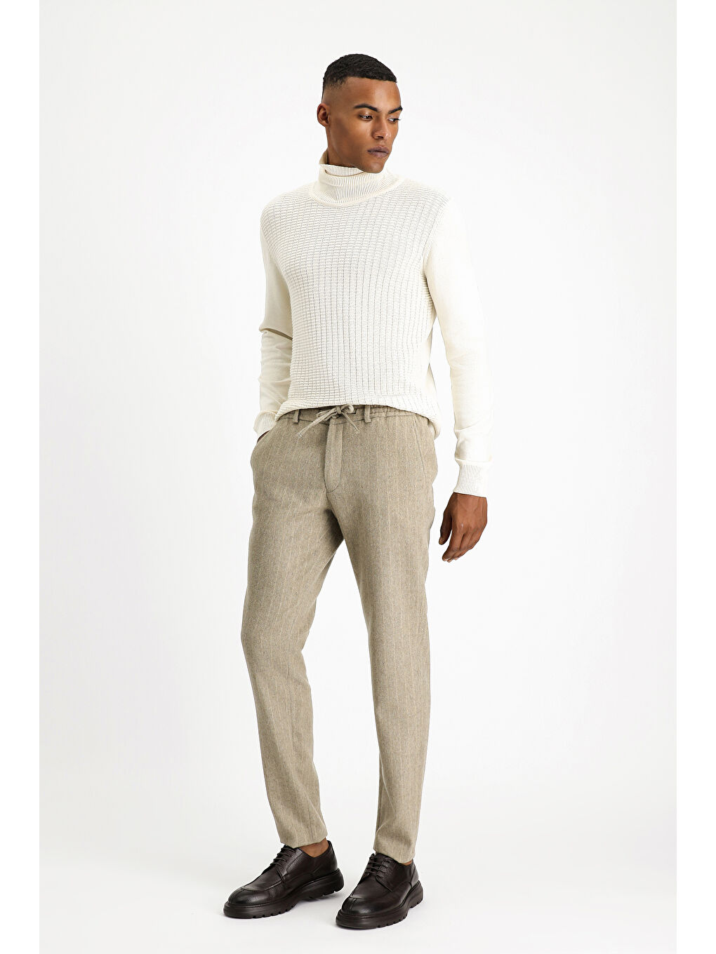 Bej Slim Fit Dar Kesim Yünlü Beli Lastikli İpli Çizgili Klasik Kumaş Pantolon-1