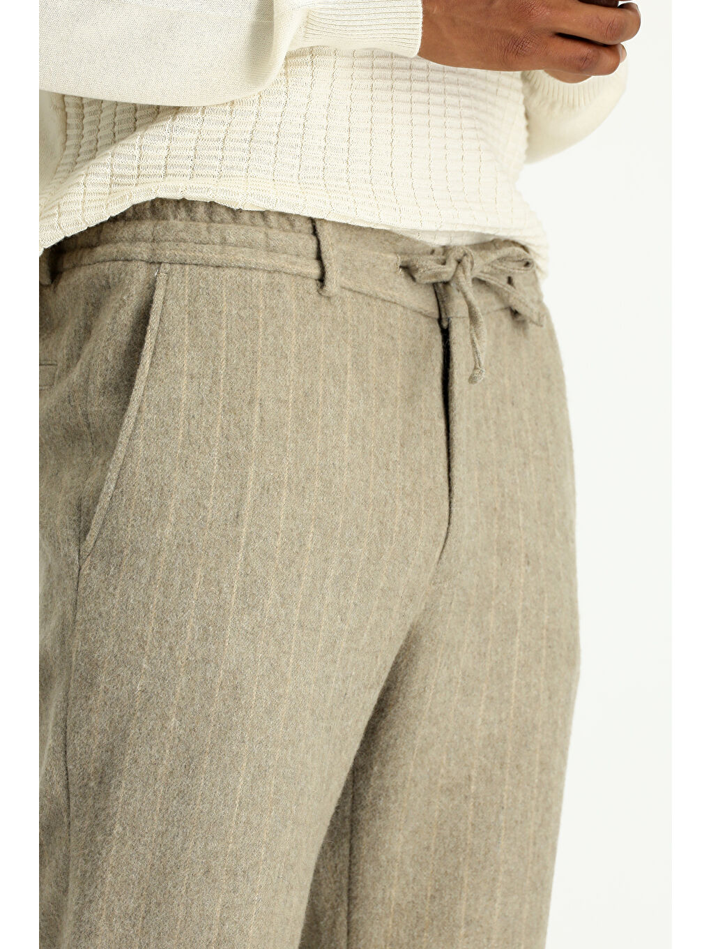 Bej Slim Fit Dar Kesim Yünlü Beli Lastikli İpli Çizgili Klasik Kumaş Pantolon-2