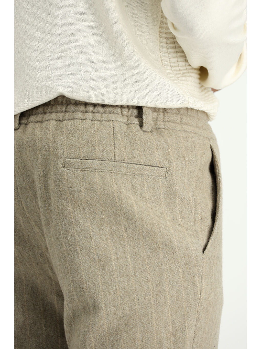 Bej Slim Fit Dar Kesim Yünlü Beli Lastikli İpli Çizgili Klasik Kumaş Pantolon-4