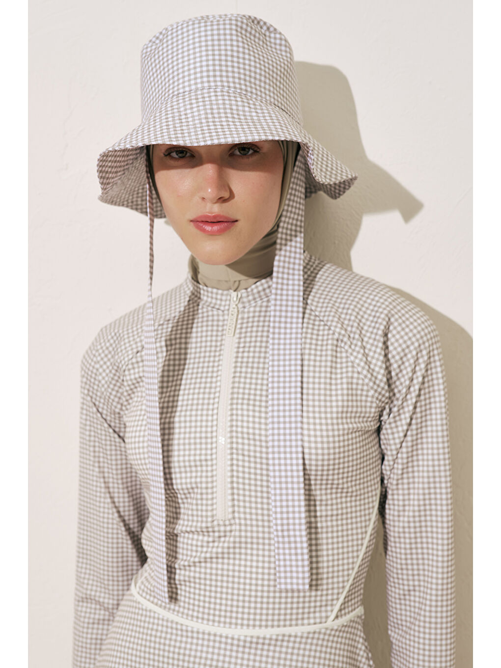 Beyaz Bağlamalı Bucket Şapka Pötikare-3