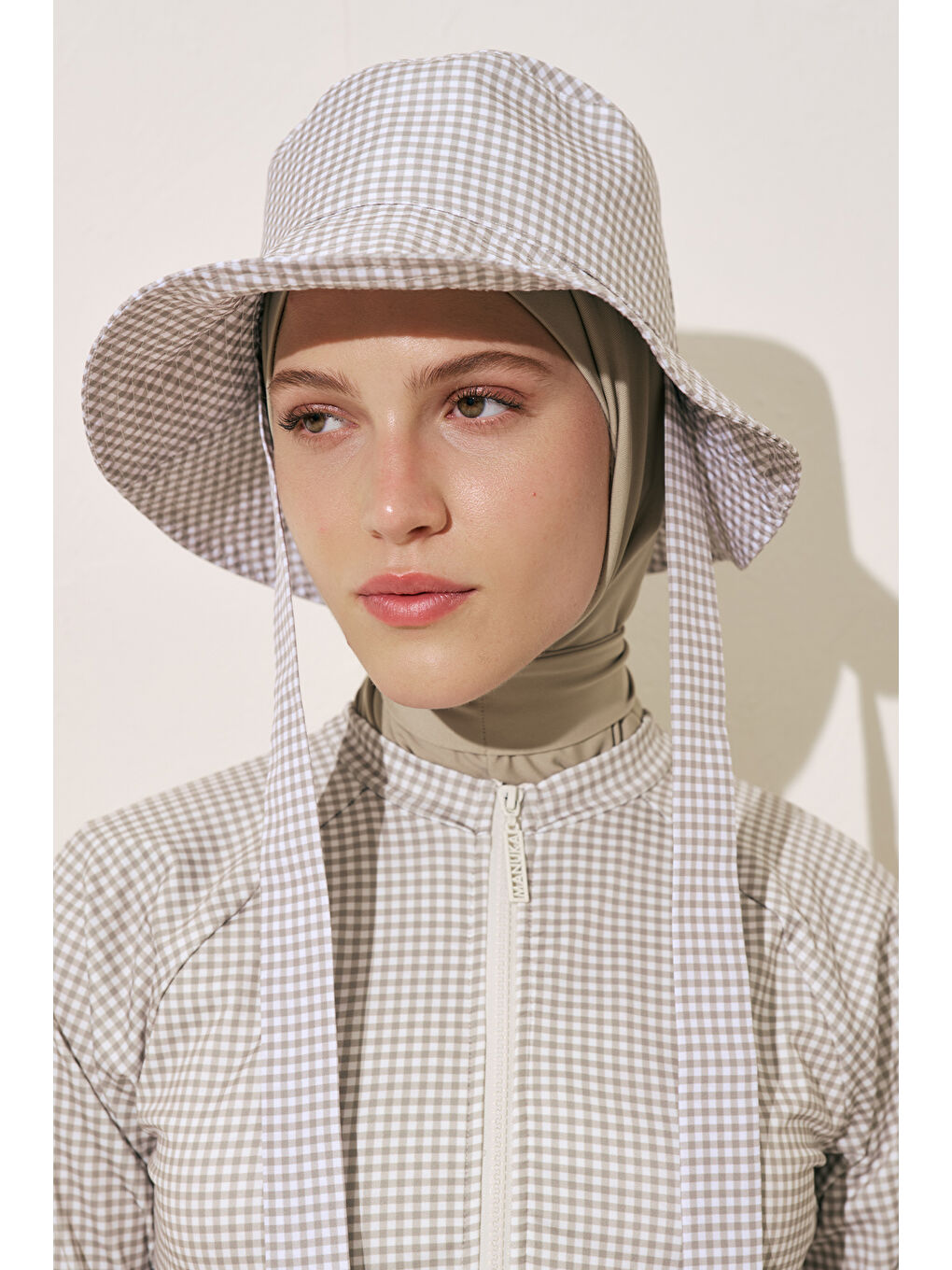 Beyaz Bağlamalı Bucket Şapka Pötikare-4