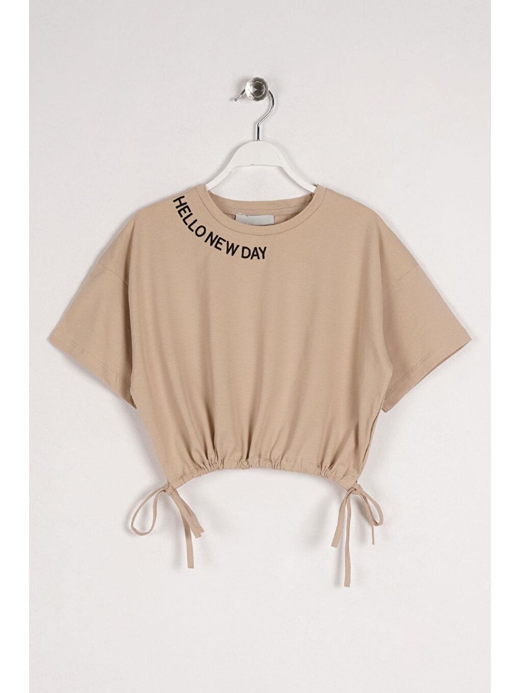 Bisiklet Yaka Kısa Kol Hello New Day Yazılı Bej Renk Kız Çocuk Tshirt-3