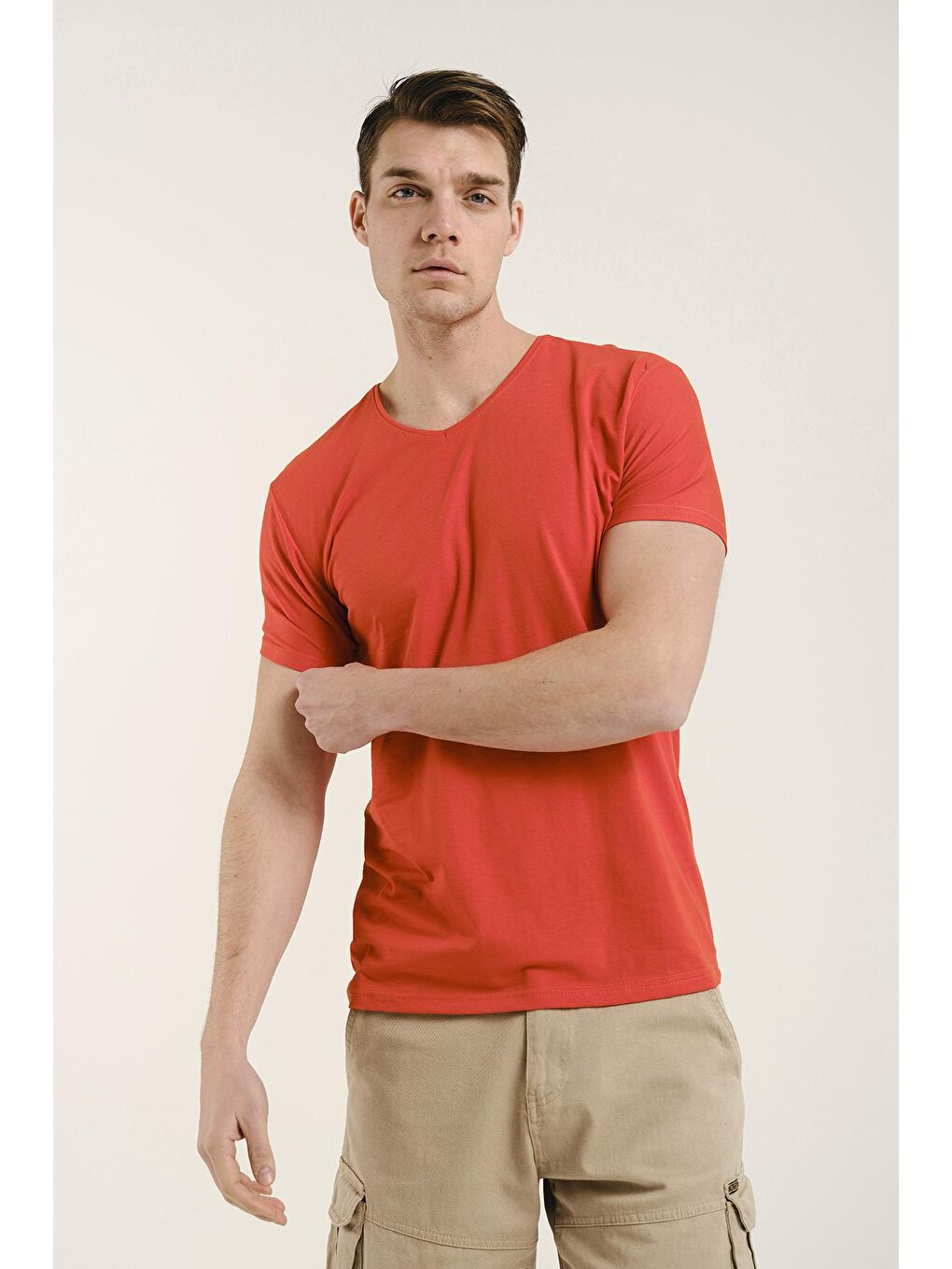 Kırmızı V Yaka Slim Fit Basic Erkek Tişört-1