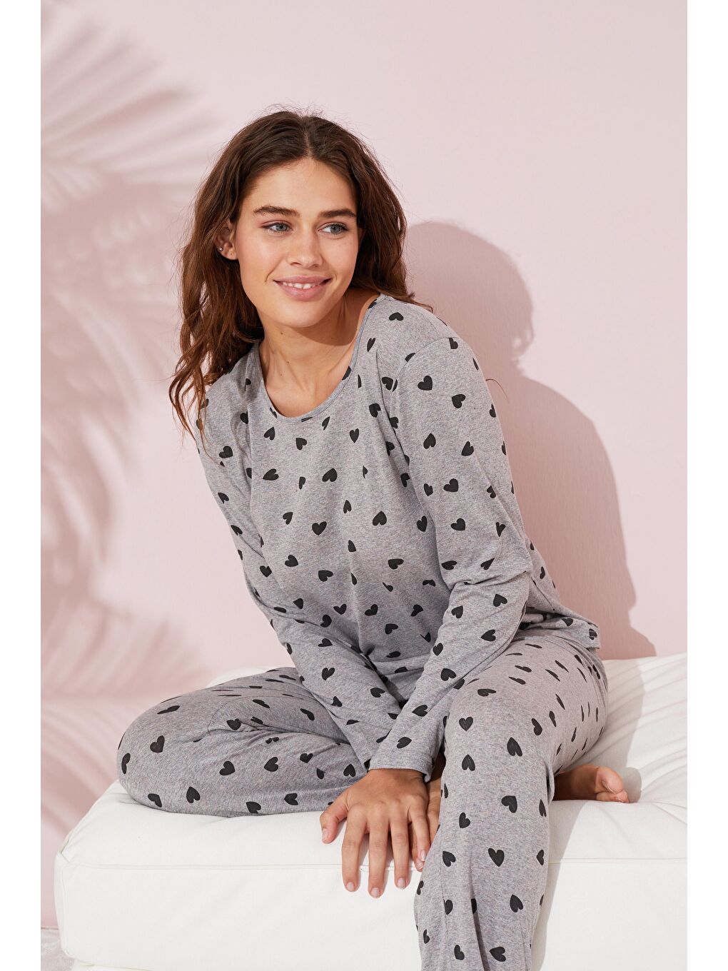 Gri Kalp Desenli Pamuklu Pijama Takımı
