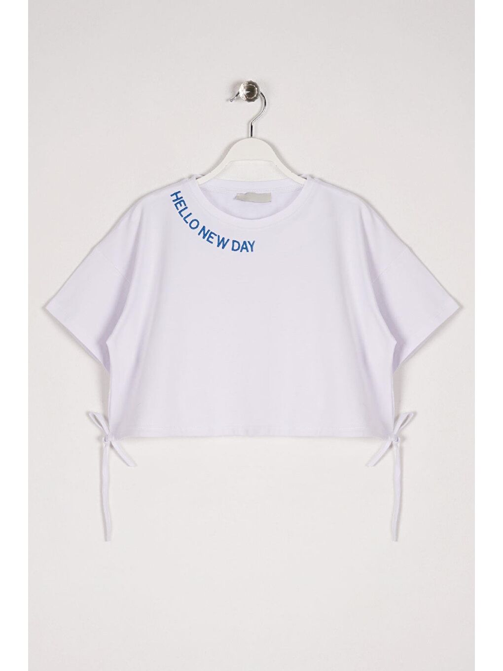 Bisiklet Yaka Kısa Kol Hello New Day Yazılı Bel Bagcıklı Beyaz Renk Kız Çocuk Tshirt