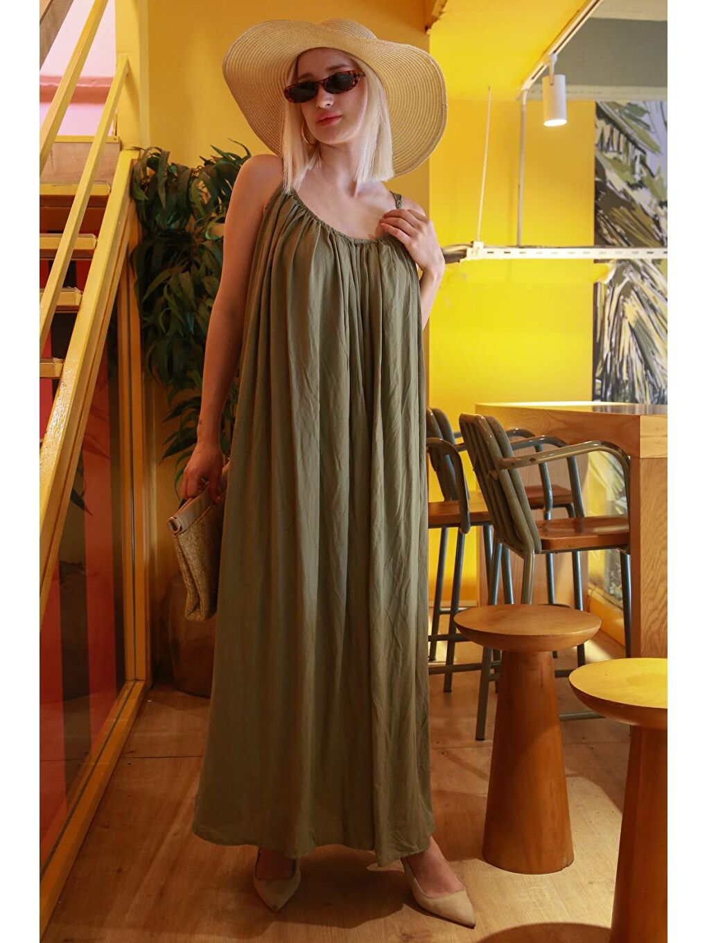 Yeşil Halter Yaka Yırtmaç Detaylı Desenli Uzun Elbise Mg2162-3