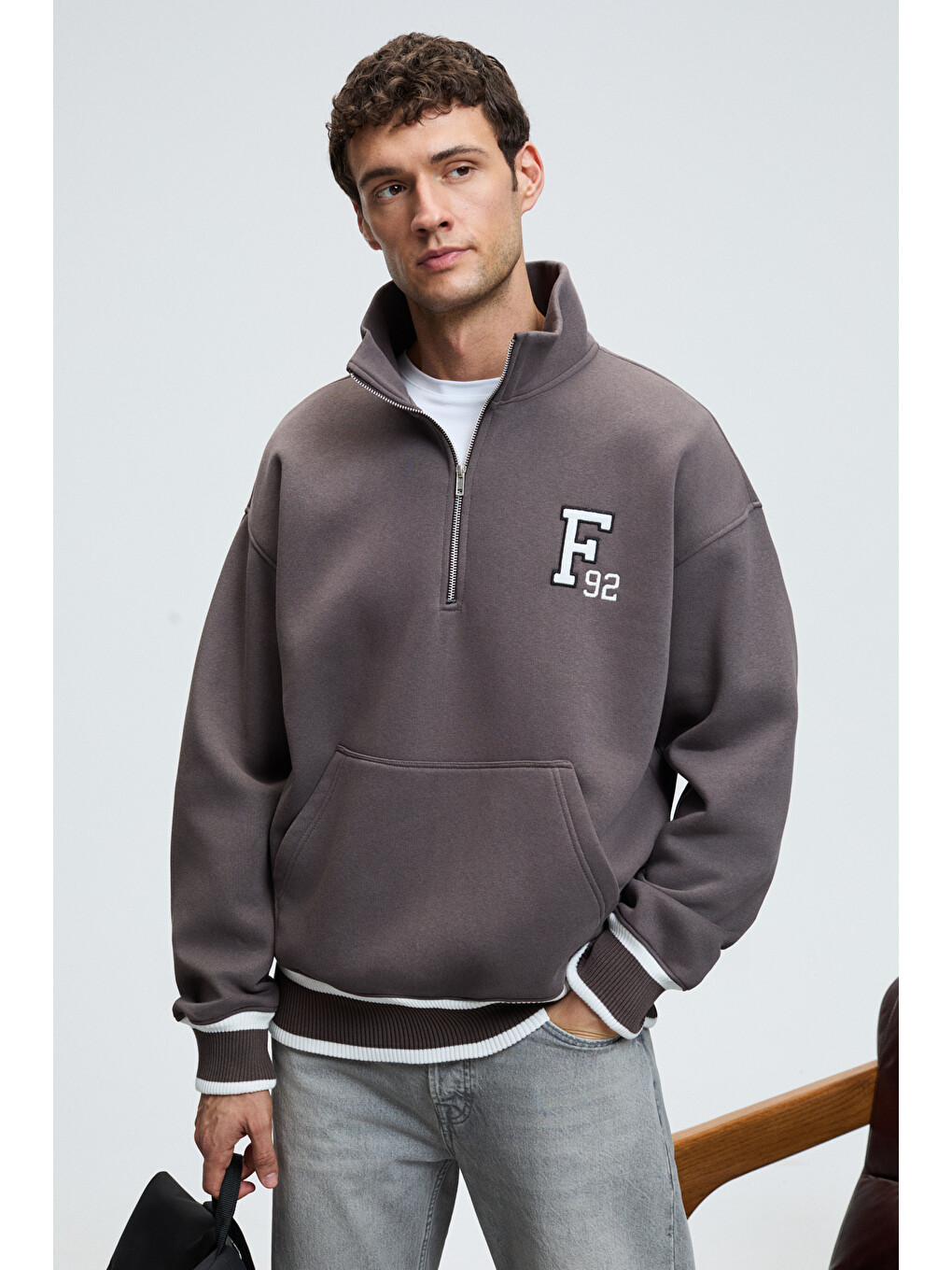Gri Plata Erkek Yarım Fermuarlı Kanguru Cepli Etek Ve Kolda Triko Detay Relaxed Fit Füme Sweatshirt-2