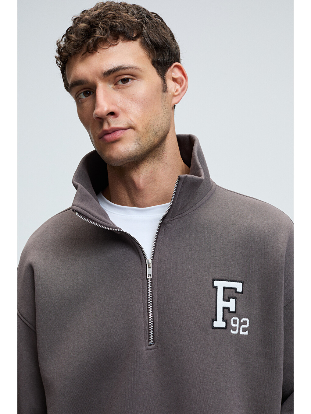 Gri Plata Erkek Yarım Fermuarlı Kanguru Cepli Etek Ve Kolda Triko Detay Relaxed Fit Füme Sweatshirt-3