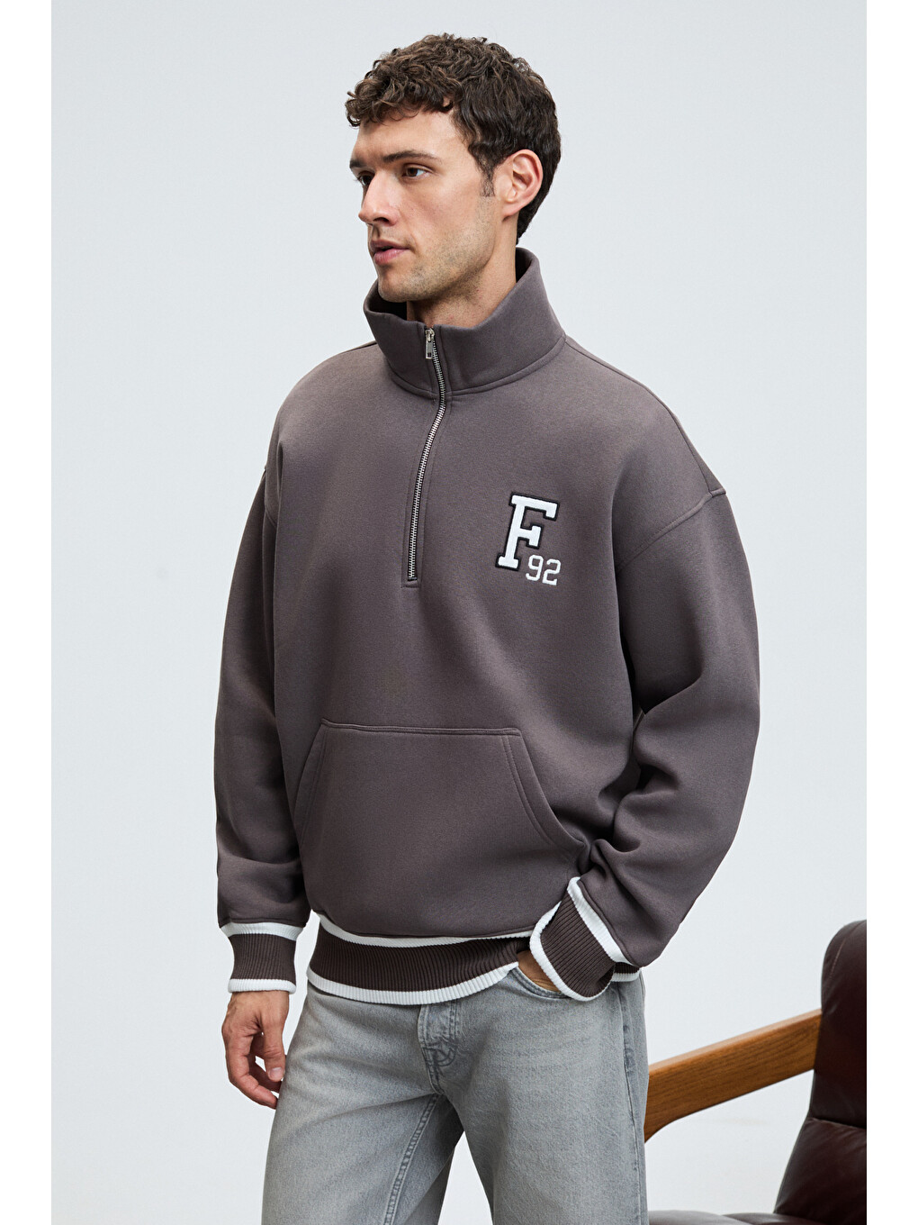 Gri Plata Erkek Yarım Fermuarlı Kanguru Cepli Etek Ve Kolda Triko Detay Relaxed Fit Füme Sweatshirt-4