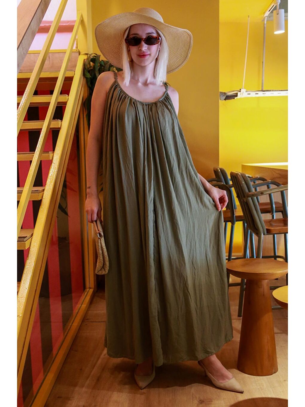 Yeşil Halter Yaka Yırtmaç Detaylı Desenli Uzun Elbise Mg2162-4