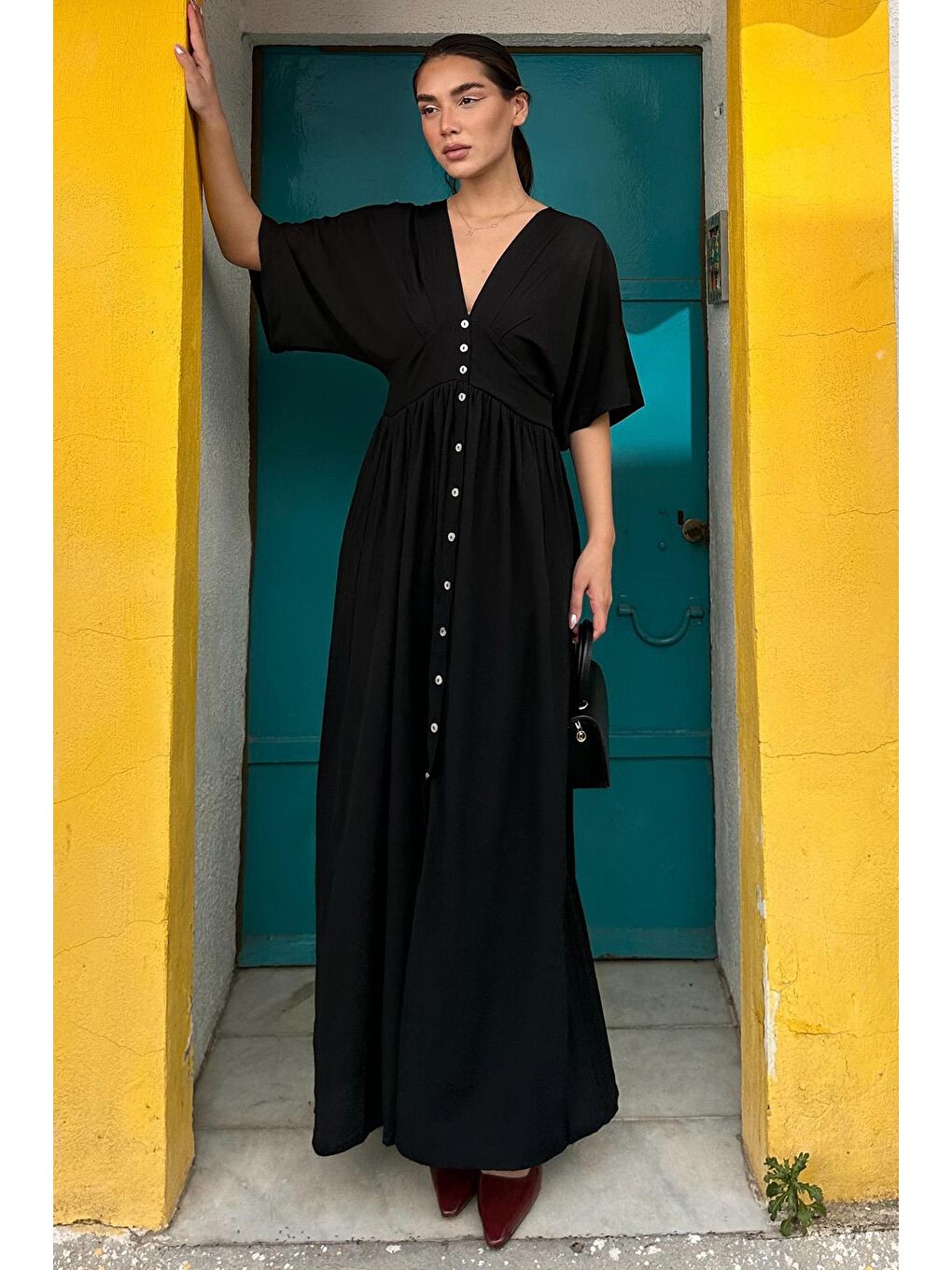 Siyah V Yaka Düğmeli Elbise Mg2339-5