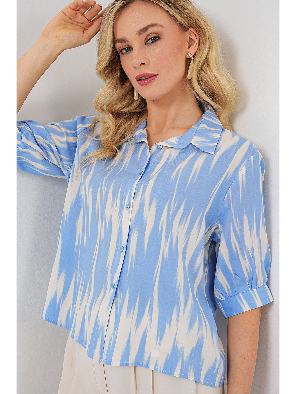 Kadın Desenli Kısa Kol Crop Gömlek 20337 - Mavi-2