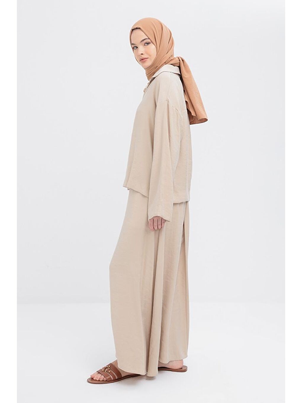Bej-V Yakalı Modal Etekli Takım-2