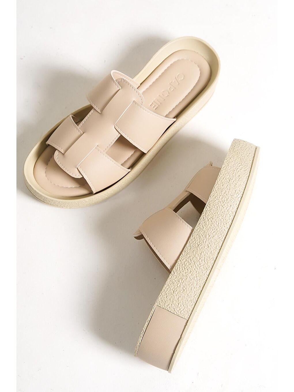 Bej Gladyatör Çift Bant Renkli Detaylı Dolgu Topuk Kadın Terlik-3