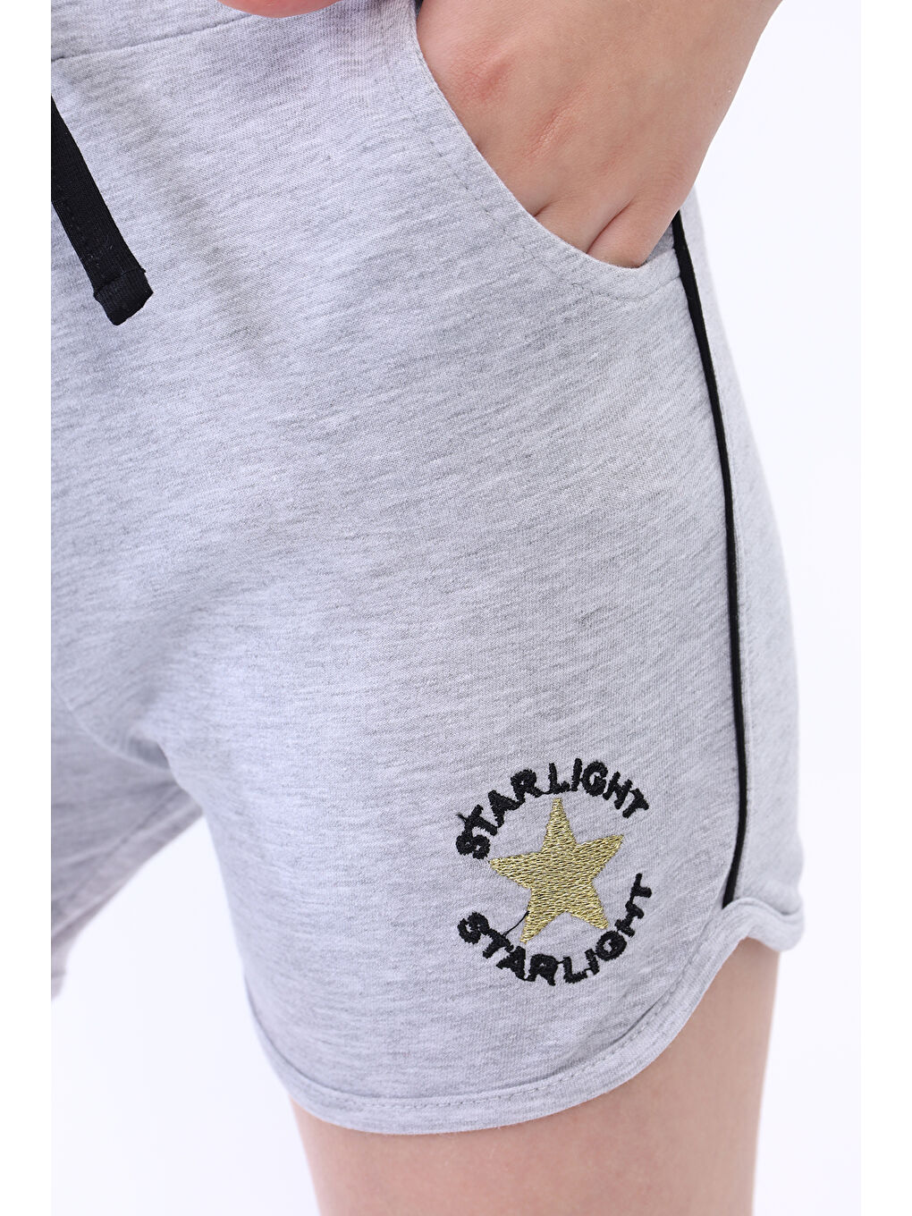 Gri Kız Çocuk Yıldız Arma Nakışlı Şort-1