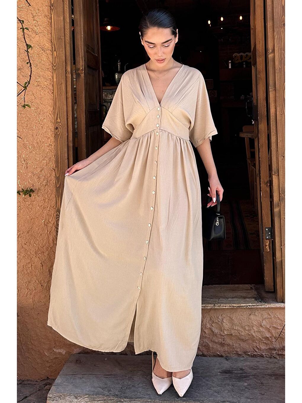 Bej V Yaka Düğmeli Elbise Mg2339